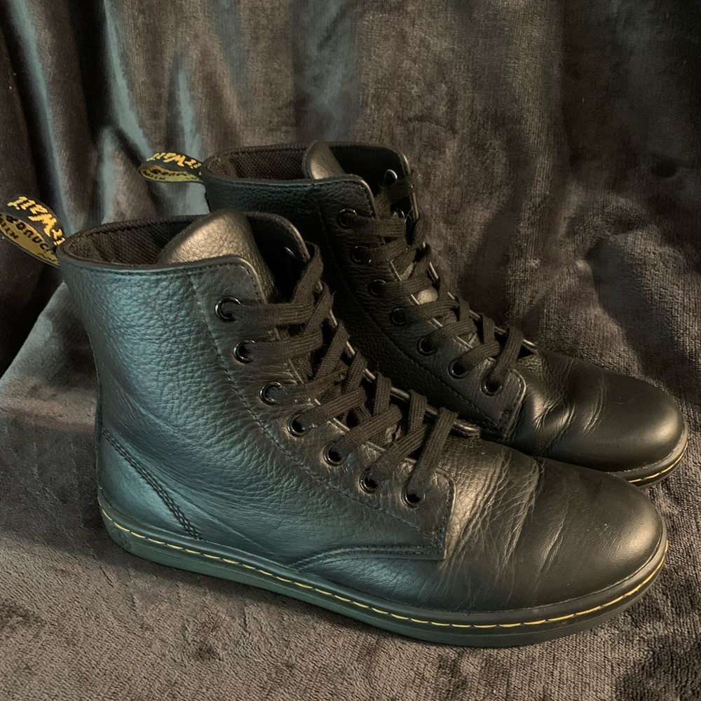 Dr. Martens “Leyton” discontinued boot